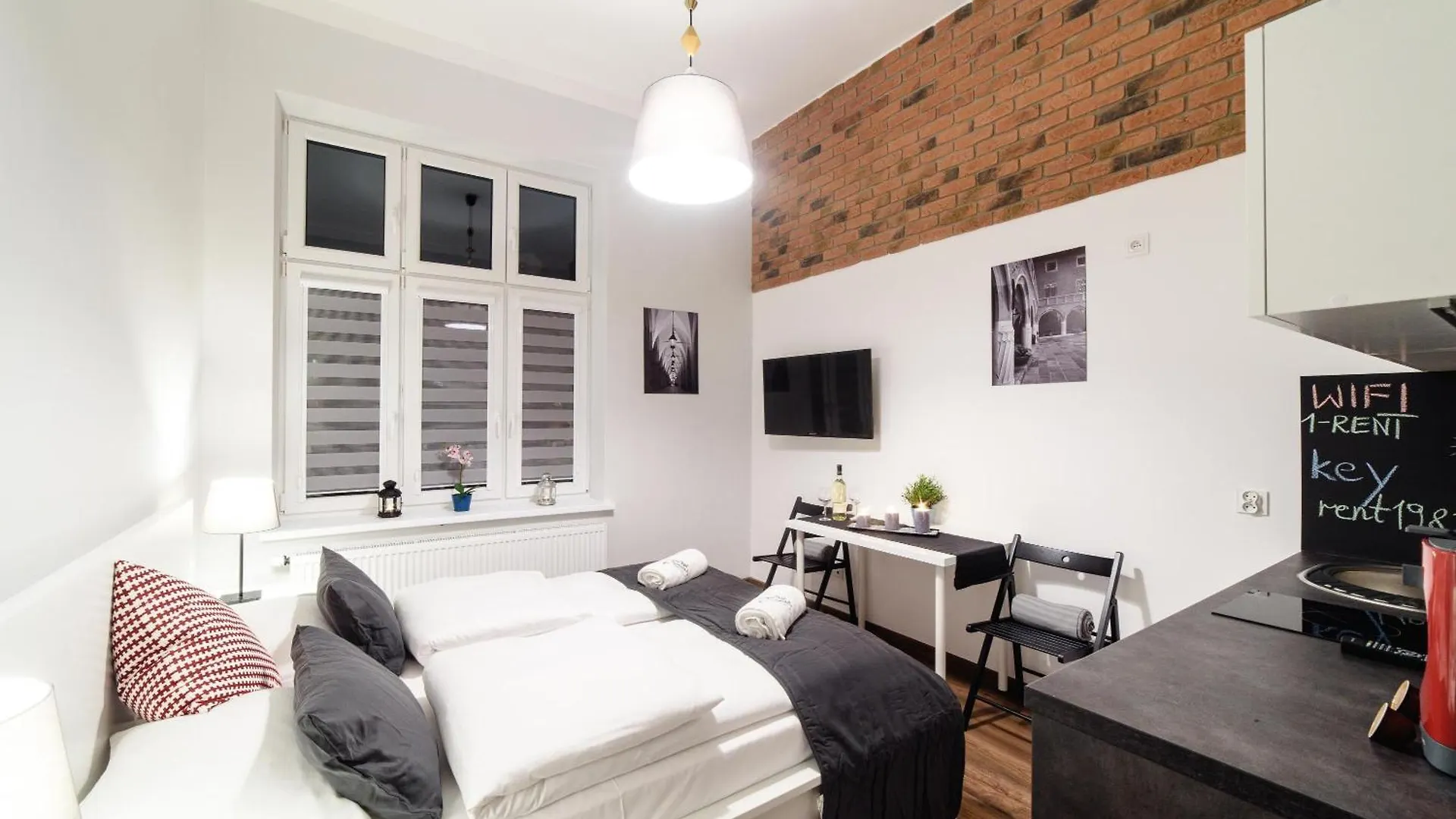 קרקוב 2 Nights Apartments - Great Location, Right Next To Main Rail And Bus Station, 10 Min To Main Square By Foot מלון דירות