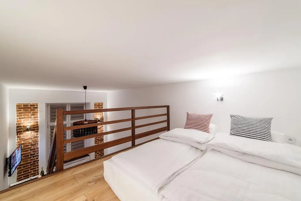 מלון דירות קרקוב 2 Nights Apartments - Great Location, Right Next To Main Rail And Bus Station, 10 Min To Main Square By Foot