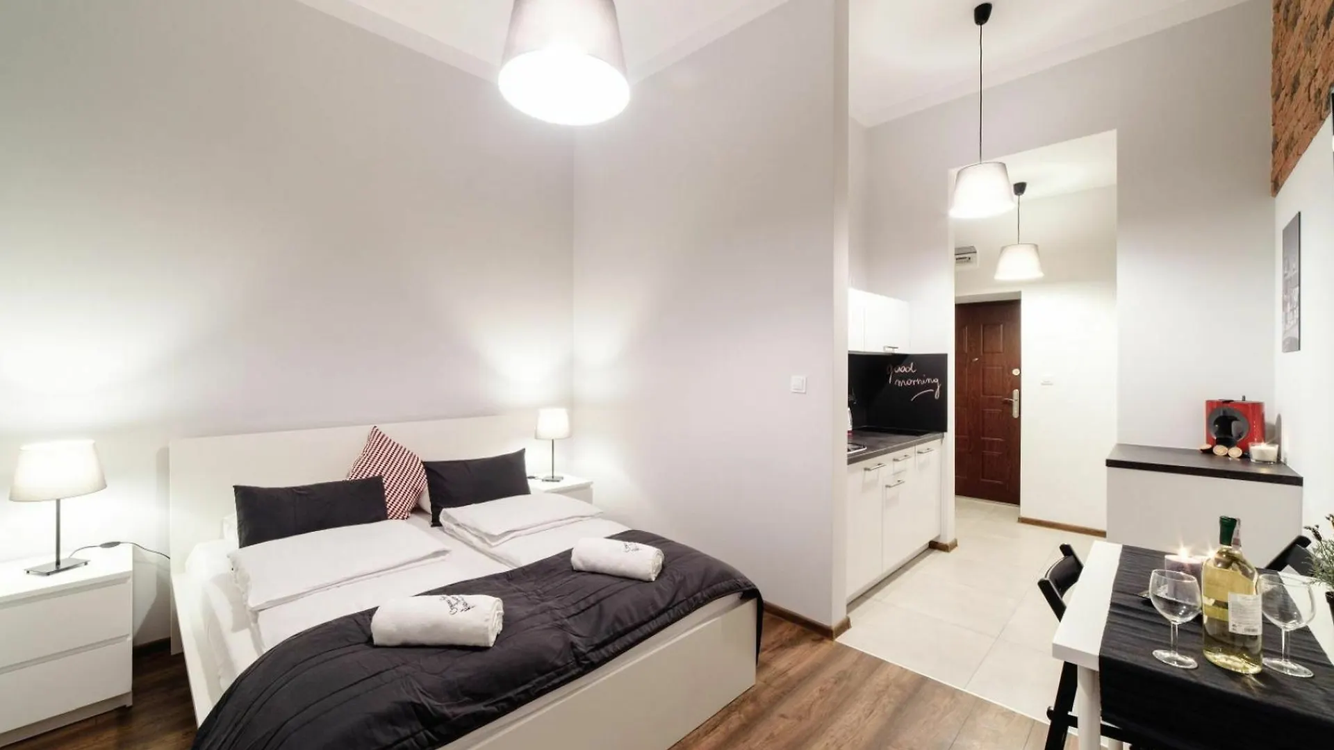 מלון דירות קרקוב 2 Nights Apartments - Great Location, Right Next To Main Rail And Bus Station, 10 Min To Main Square By Foot