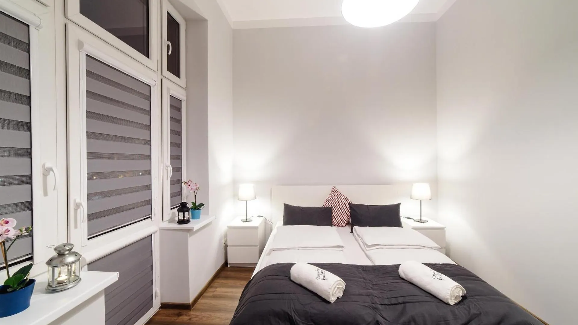 Appart hôtel 2 Nights Apartments - Great Location, Right Next To Main Rail And Bus Station, 10 Min To Main Square By Foot Cracovie