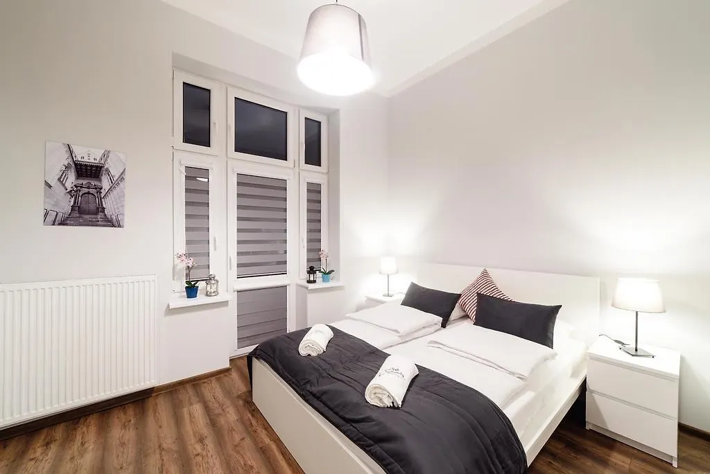 2 Nights Apartments - Great Location, Right Next To Main Rail And Bus Station, 10 Min To Main Square By Foot Cracovie
