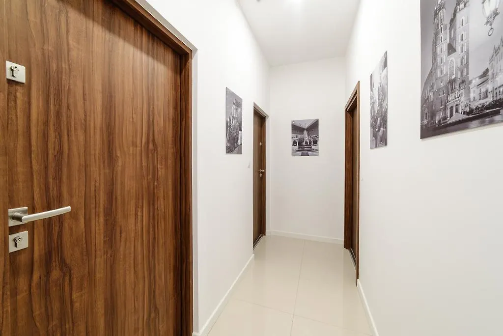 2 Nights Apartments - Great Location, Right Next To Main Rail And Bus Station, 10 Min To Main Square By Foot Cracovie 3*,  Pologne