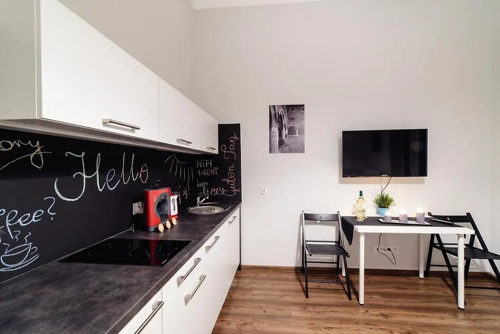 2 Nights Apartments - Great Location, Right Next To Main Rail And Bus Station, 10 Min To Main Square By Foot Cracovie
