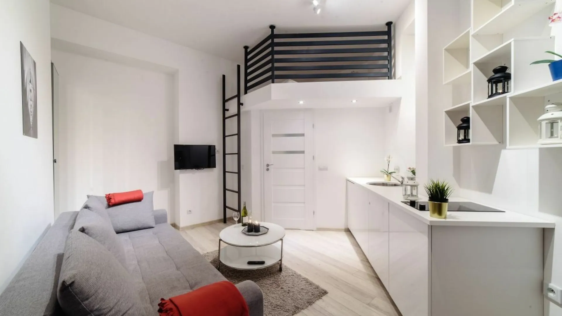 Appart hôtel 2 Nights Apartments - Great Location, Right Next To Main Rail And Bus Station, 10 Min To Main Square By Foot Cracovie