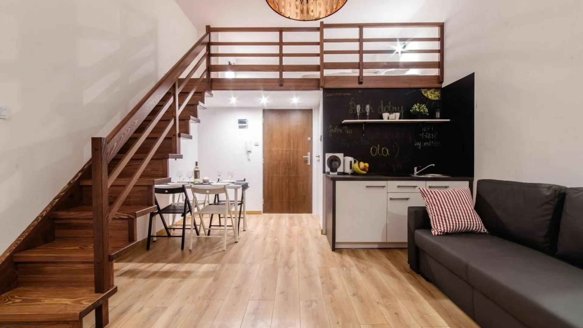 2 Nights Apartments - Great Location, Right Next To Main Rail And Bus Station, 10 Min To Main Square By Foot Cracovie Appart hôtel
