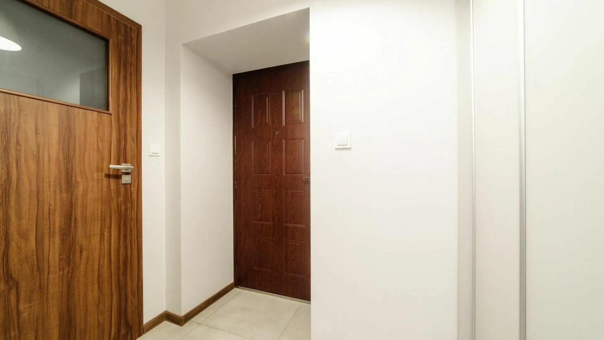 Appart hôtel 2 Nights Apartments - Great Location, Right Next To Main Rail And Bus Station, 10 Min To Main Square By Foot Cracovie