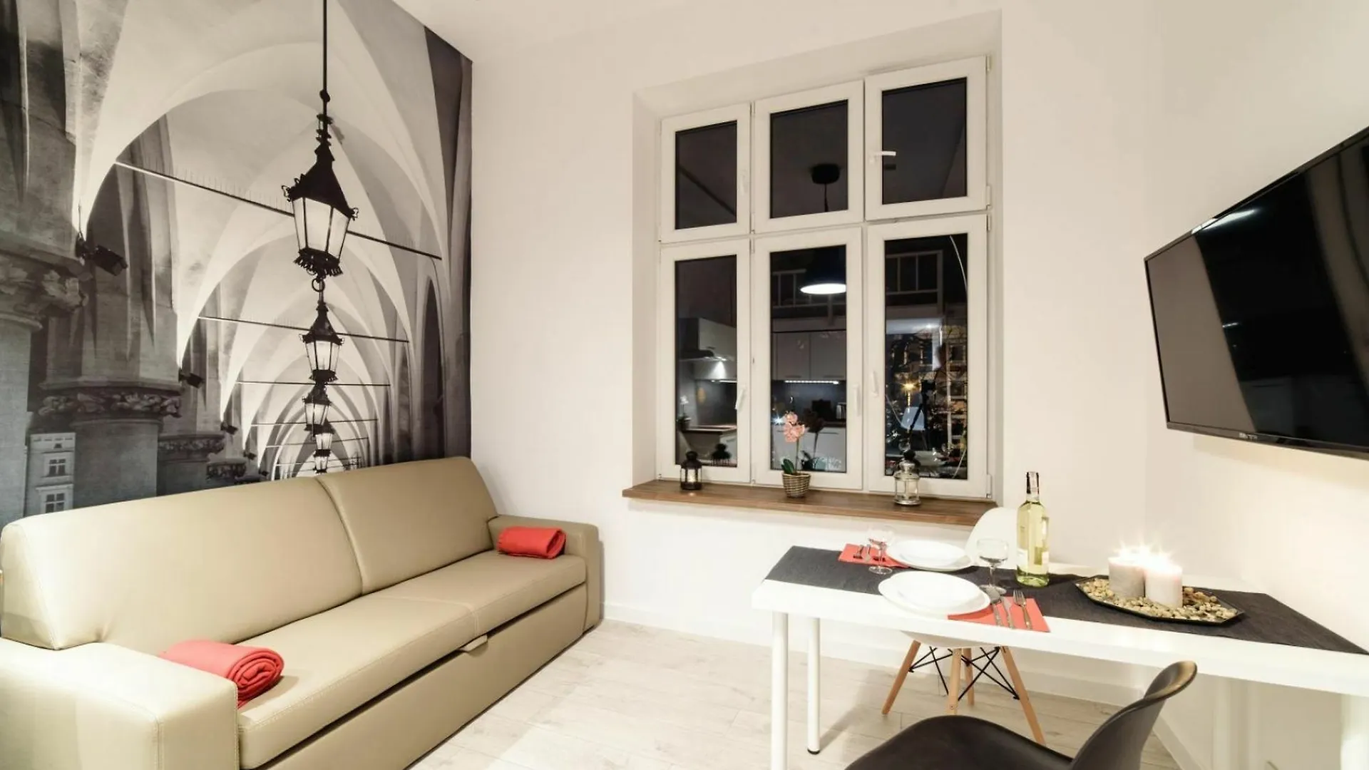 Appart hôtel 2 Nights Apartments - Great Location, Right Next To Main Rail And Bus Station, 10 Min To Main Square By Foot Cracovie