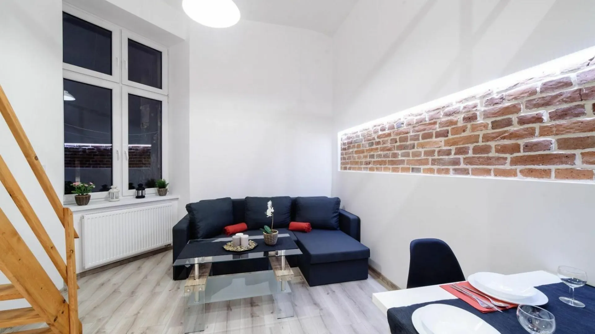 2 Nights Apartments - Great Location, Right Next To Main Rail And Bus Station, 10 Min To Main Square By Foot Cracovie