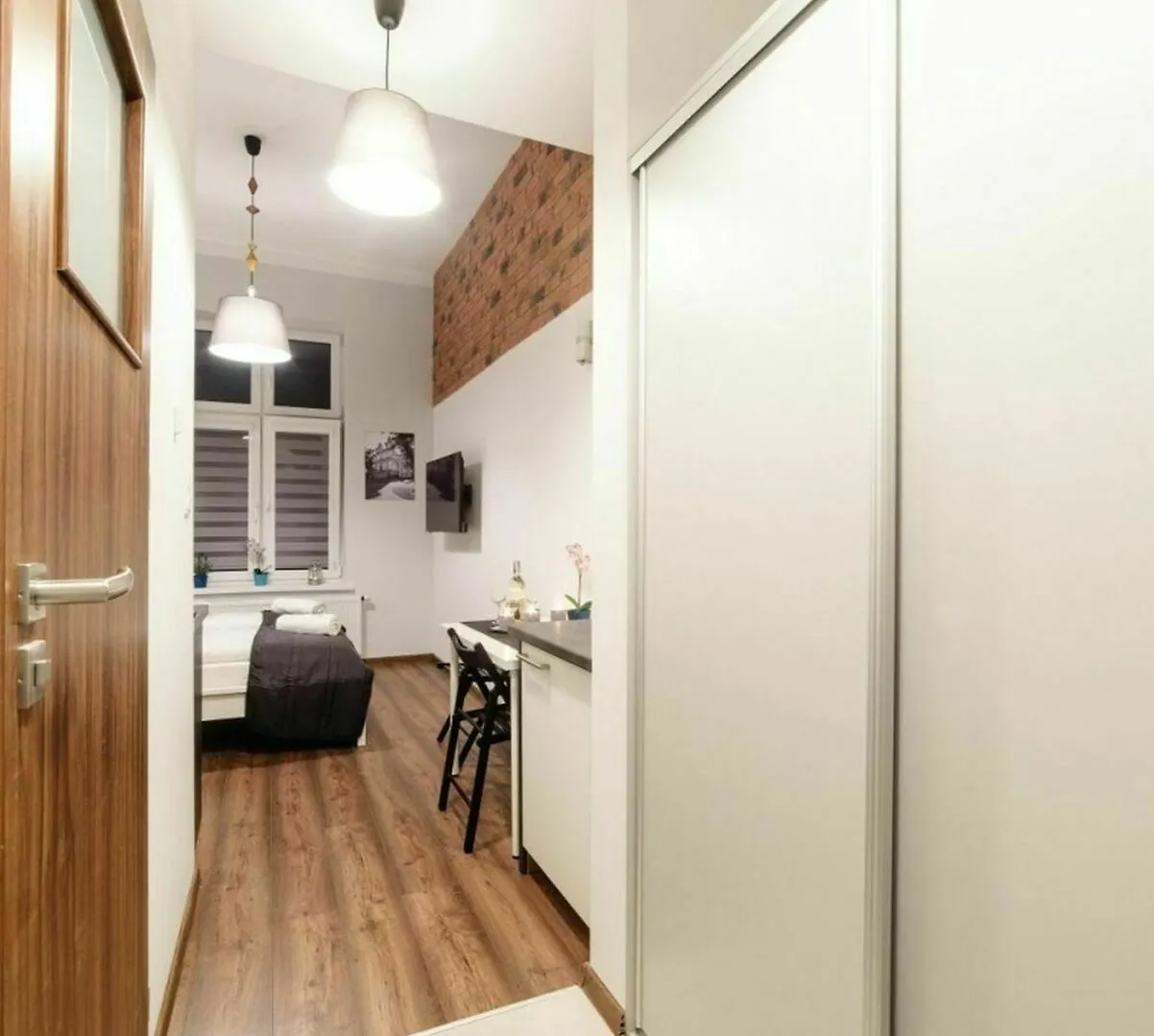 2 Nights Apartments - Great Location, Right Next To Main Rail And Bus Station, 10 Min To Main Square By Foot Cracovie