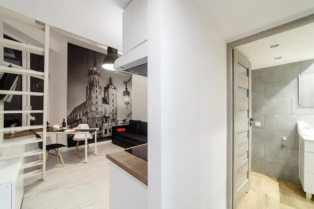 *** Aparthotel 2 Nights Apartments - Great Location, Right Next To Main Rail And Bus Station, 10 Min To Main Square By Foot Krakov Polsko