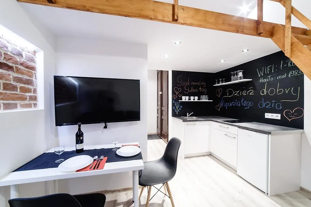 Aparthotel 2 Nights Apartments - Great Location, Right Next To Main Rail And Bus Station, 10 Min To Main Square By Foot