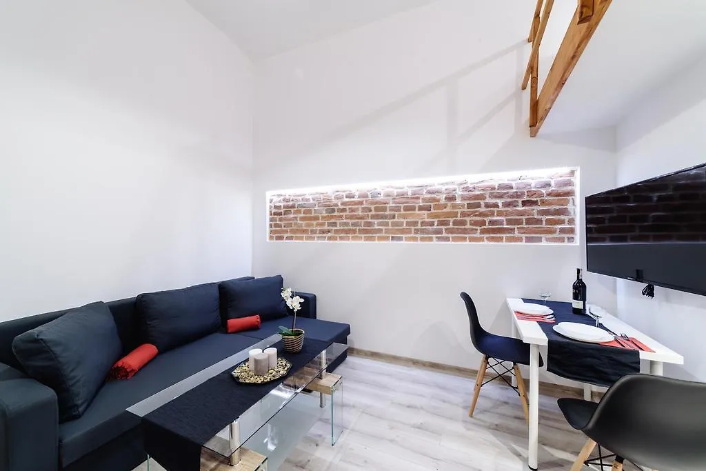 *** Aparthotel 2 Nights Apartments - Great Location, Right Next To Main Rail And Bus Station, 10 Min To Main Square By Foot Poland