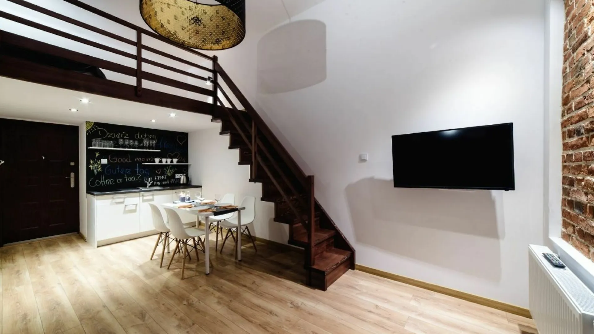 Aparthotel 2 Nights Apartments - Great Location, Right Next To Main Rail And Bus Station, 10 Min To Main Square By Foot Krakov