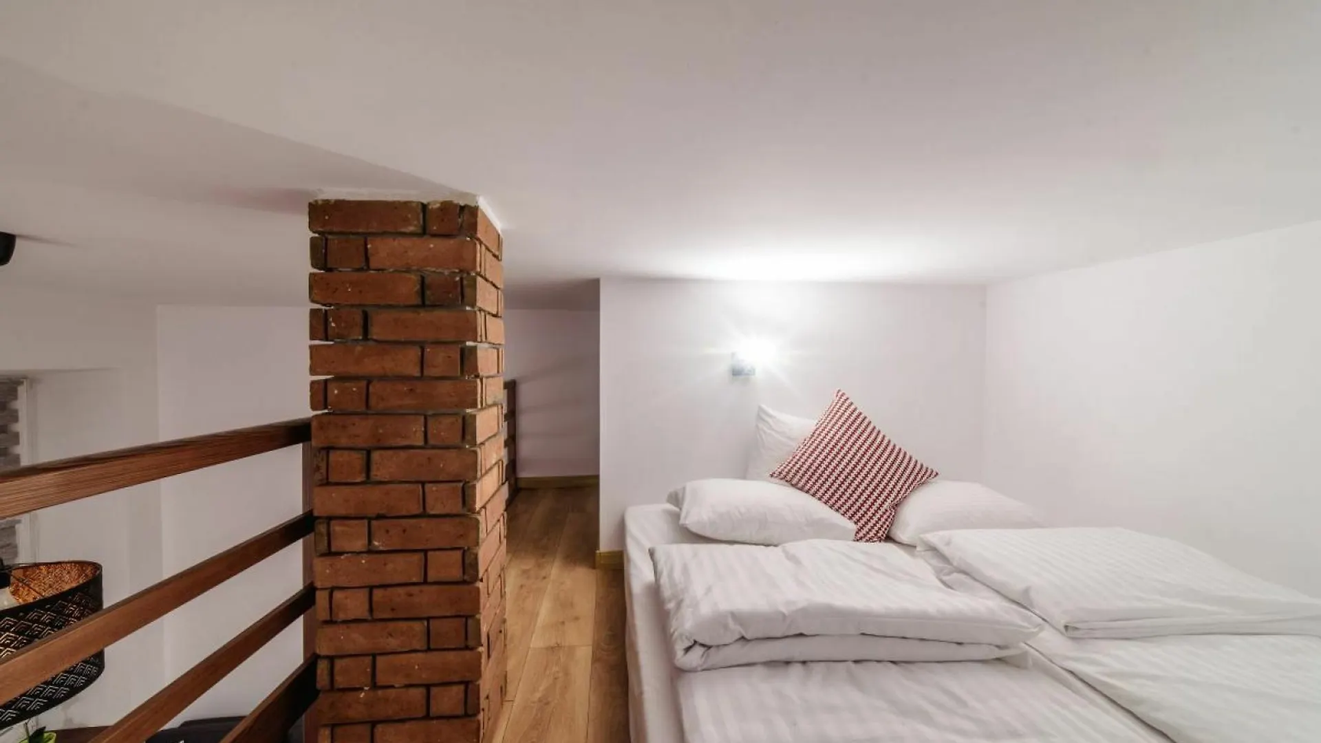 2 Nights Apartments - Great Location, Right Next To Main Rail And Bus Station, 10 Min To Main Square By Foot Krakov
